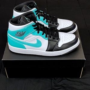 Jordan 1 Mid “Tropical Twist”